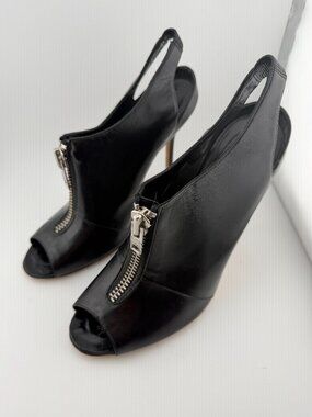 RARE COLLECTOR'S ITEM:  AUTHENTIC MANOLO BLAHNIK SIGNED "VELLA" SLINGBACKS